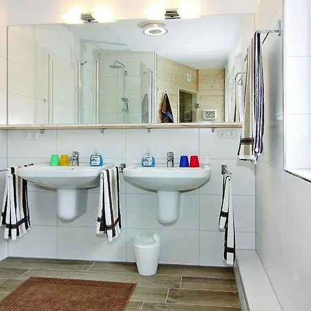 Prázdninový dům In Mit Meeresstrand, Cleaning Included *
